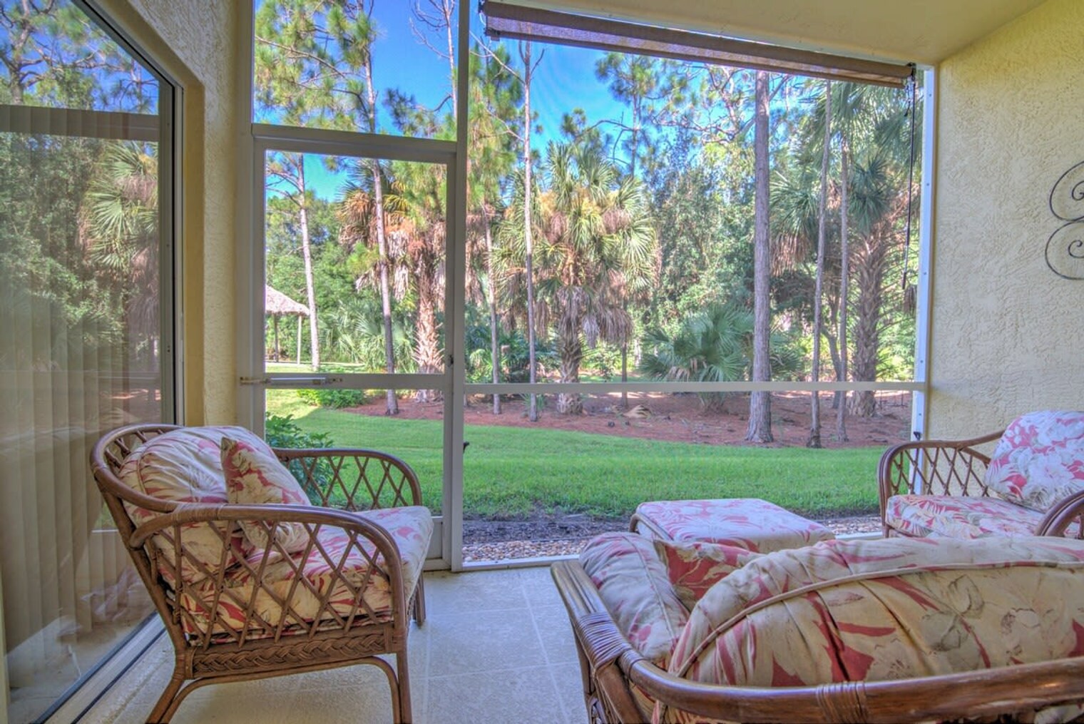 Building Photo - 9165 Celeste Dr
