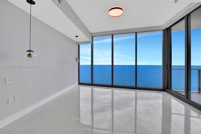 Building Photo - 15701 Collins Ave