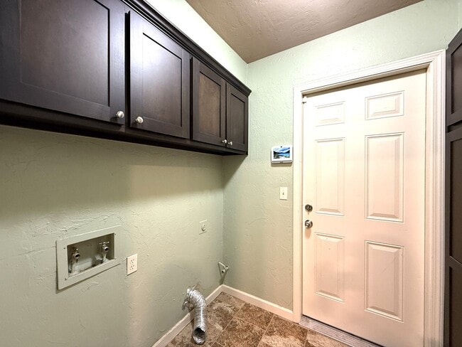 Building Photo - 5324 Eden Dr