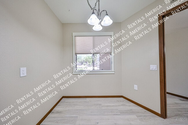 Building Photo - 13610 N 108th Dr