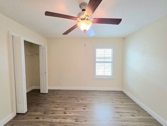 Building Photo - 5625 Shooting Star Ct