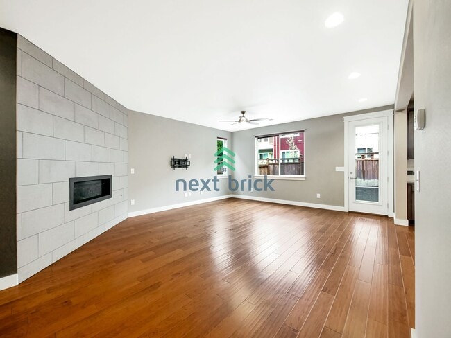 Building Photo - 4 BED AND 2.5 BATH SINGLE FAMILY HOUSE FOR...
