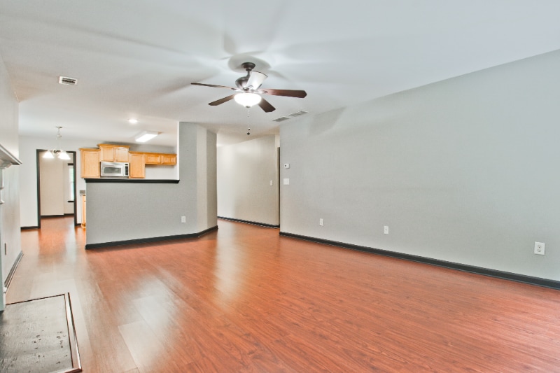 Building Photo - 462 Walnut Woods Dr