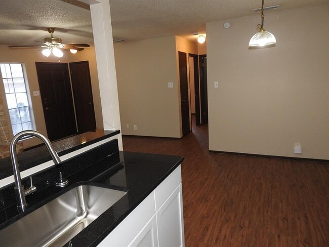 Building Photo - 12402 Deer Falls Dr
