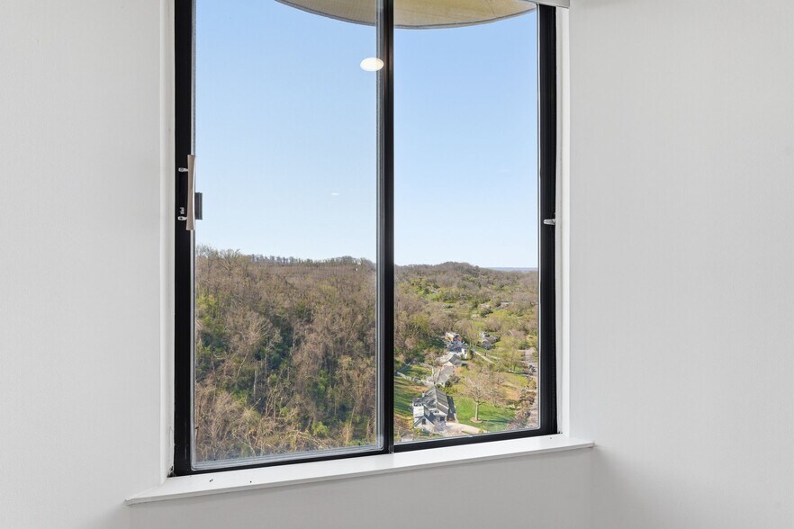 Building Photo - 6666 Brookmont Ter