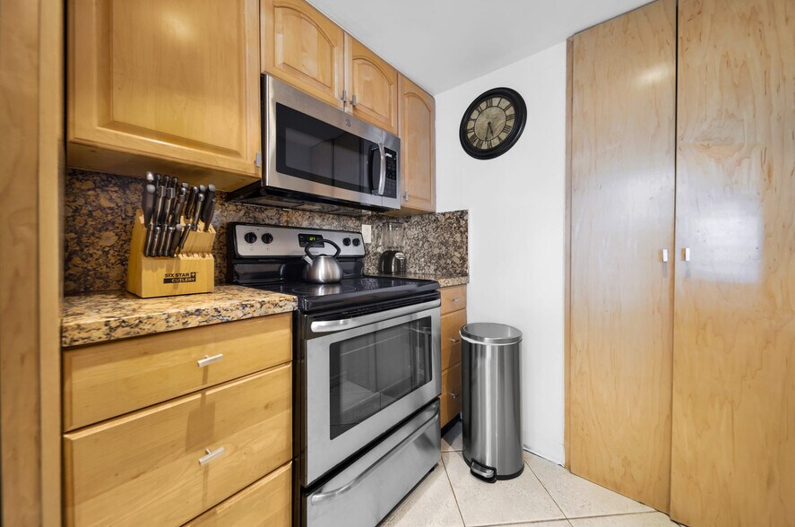 Building Photo - 1717 N Bayshore Dr