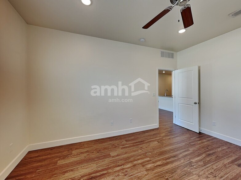 Building Photo - 5124 W Milliron Dr