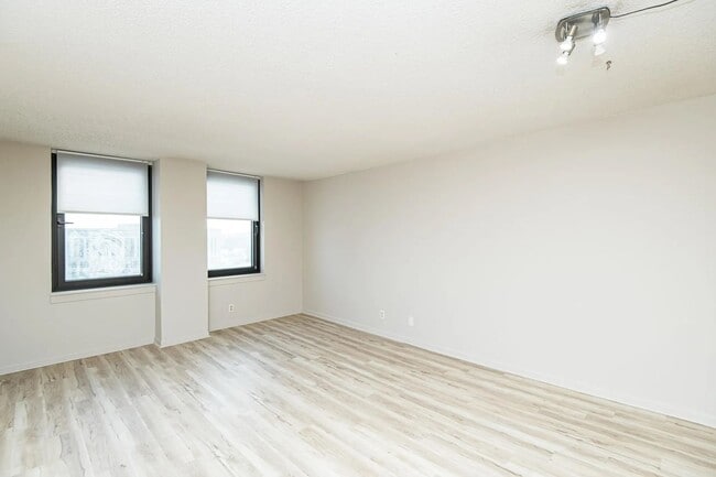 Building Photo - Condo for Rent