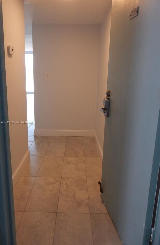 Building Photo - 400 N Surf Rd