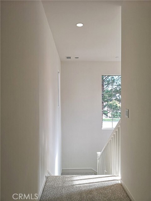 Building Photo - 27 Larkfield