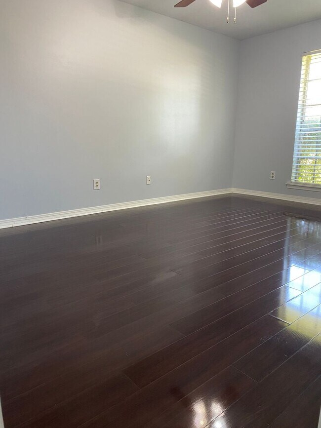 Building Photo - 601 Rock Hollow Dr