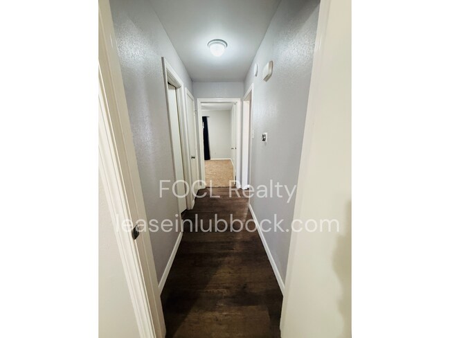 Building Photo - Updated and cozy 3/2/2