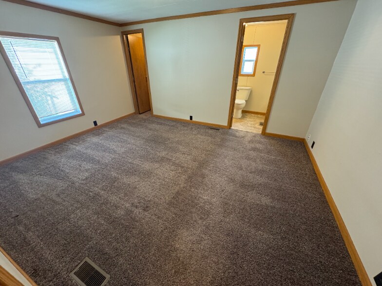 Building Photo - 4664 US-30