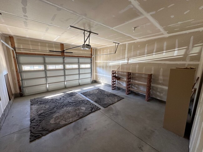 Building Photo - Orem Townhome - Hillcrest Neighborhood