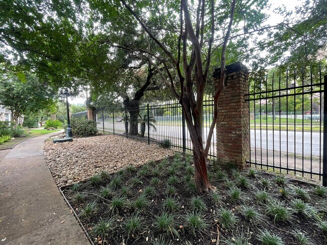 Building Photo - 2300 Old Spanish Trl