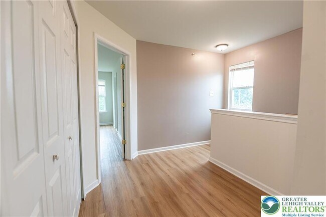 Building Photo - 955 King Way
