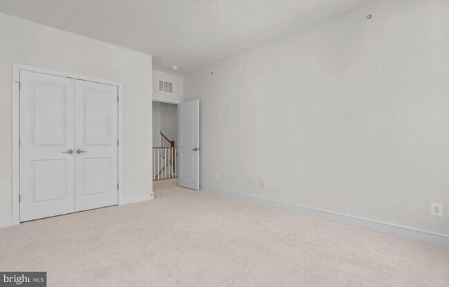 Building Photo - 43298 Farringdon Sq