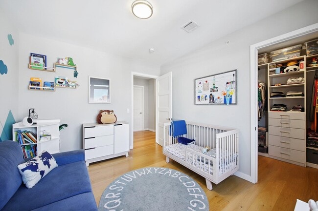 Building Photo - 306 New York Ave