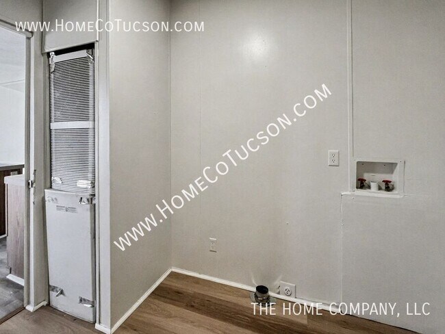 Building Photo - 5717 S Stewart Blvd