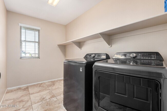Building Photo - 22181 W Devin Dr