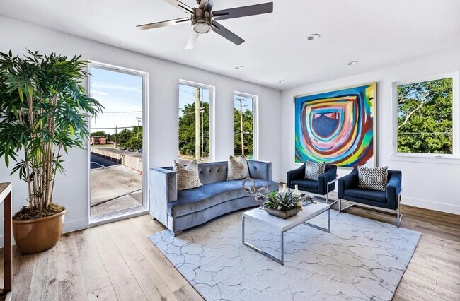 Building Photo - 183 S Prairie Ave