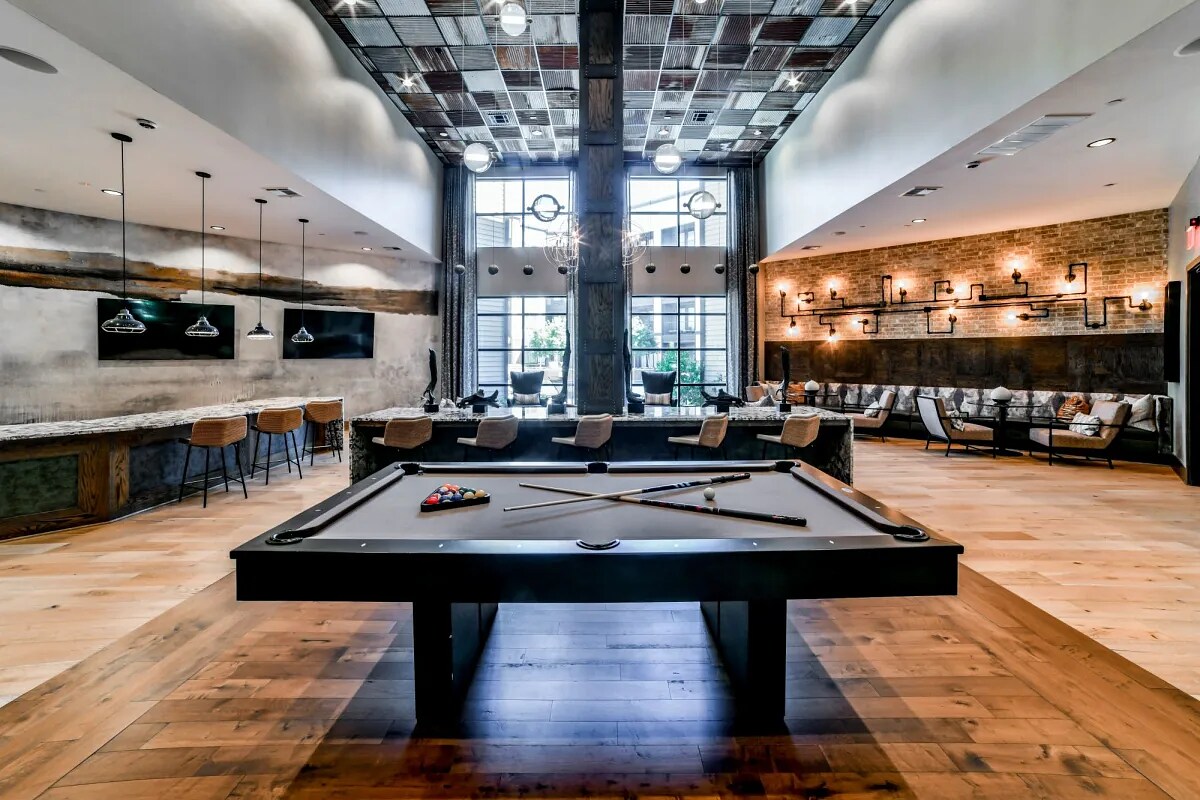 Building Photo - 502 E College St