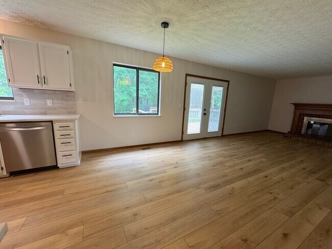 Building Photo - 564 Glenside Ln