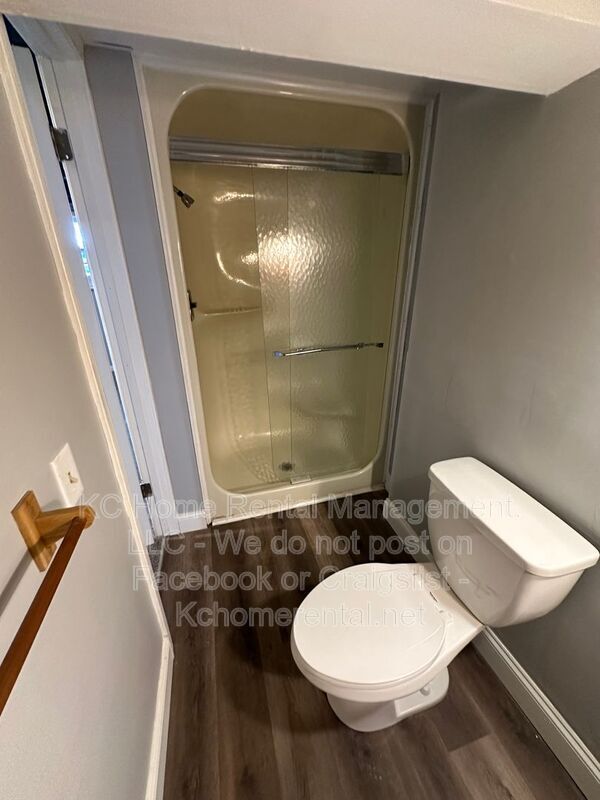 Building Photo - 710 NW Mock Ave