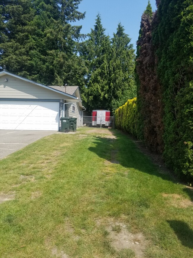 Building Photo - Beautiful Rambler in the heart of Lacey