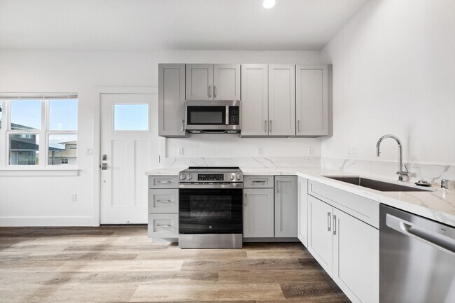 Building Photo - 125 Oliona St