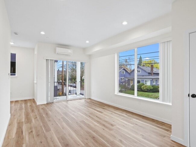 Building Photo - Vancouver Townhouses - Get 1 Month Free!