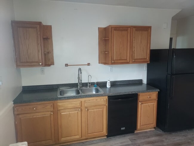 Building Photo - 143 S Spring Ave