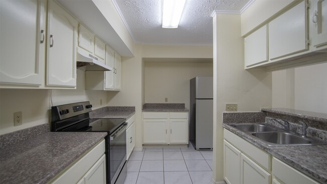 Building Photo - 9102 Benthos Dr