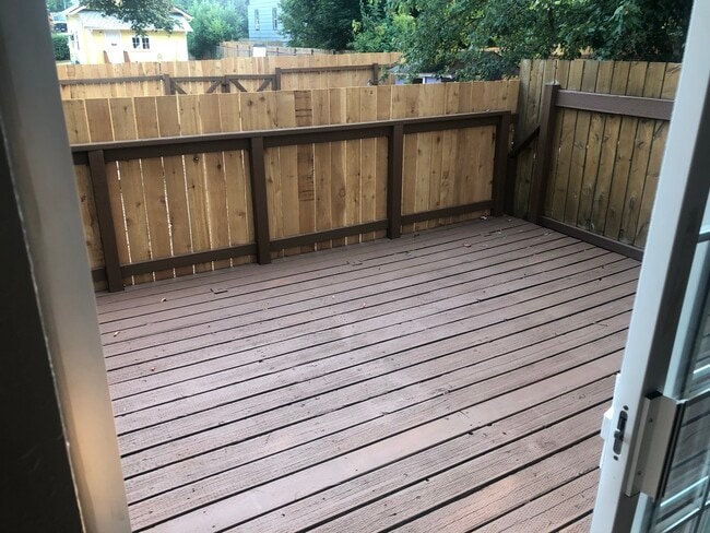 Slider to private deck - 1947 Union Ave SE
