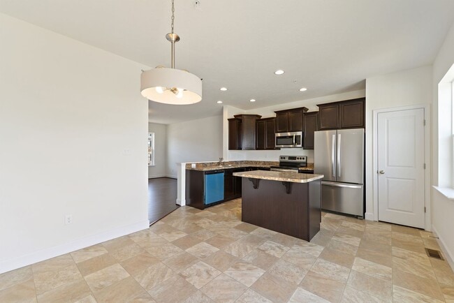 Building Photo - Luxury Hanover Townhome!
