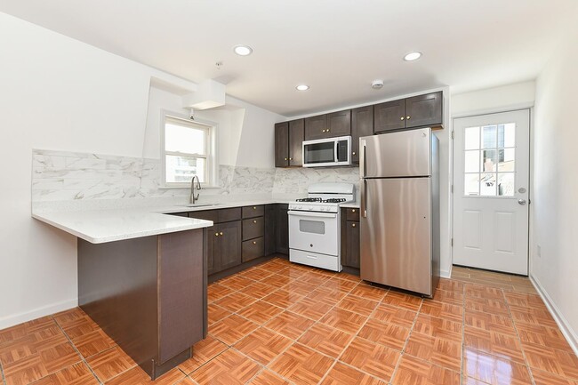 Building Photo - 520 34th St