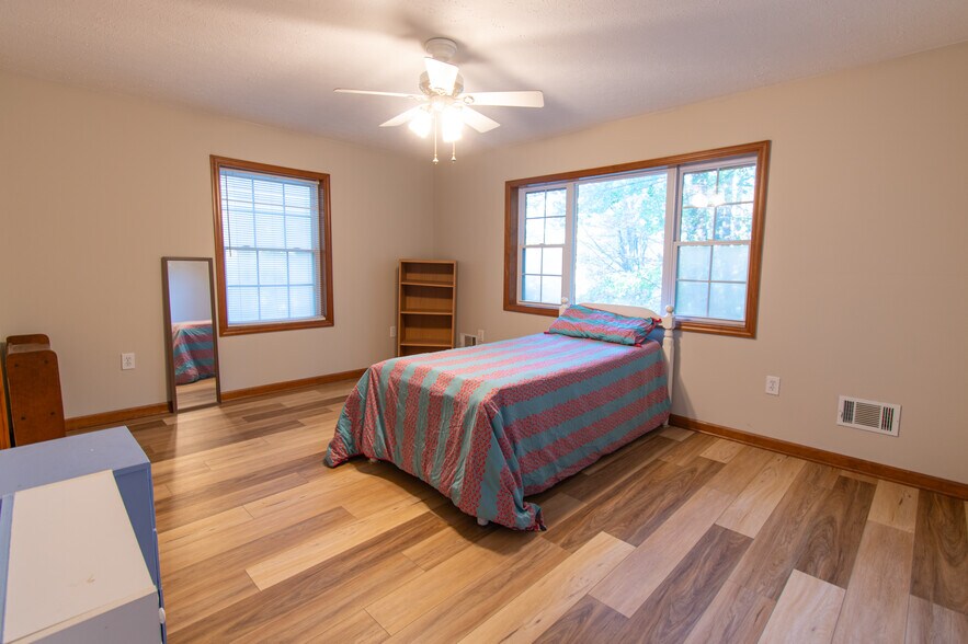 Primary Bedroom - 4747 Knollwood Dr NW