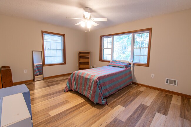 Primary Bedroom - 4747 Knollwood Dr NW