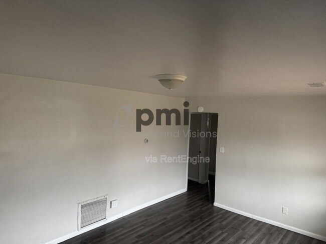 Building Photo - 309 E Garfield Ave