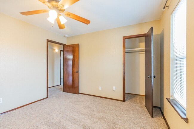 Building Photo - Beautiful Home Near Foothills Park With Gr...