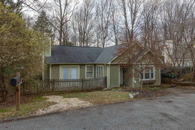 Building Photo - Beautiful Home in a quiet neighborhood