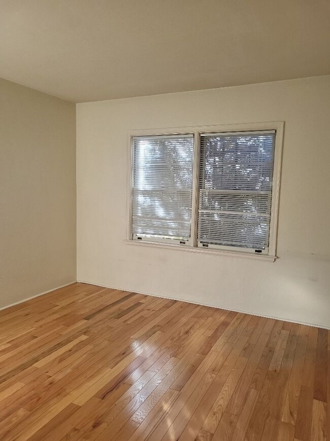 Building Photo - 700-722 Gordon Avenue