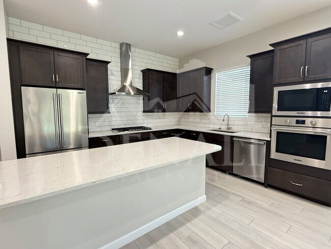 Building Photo - 6010 E Quail Ave