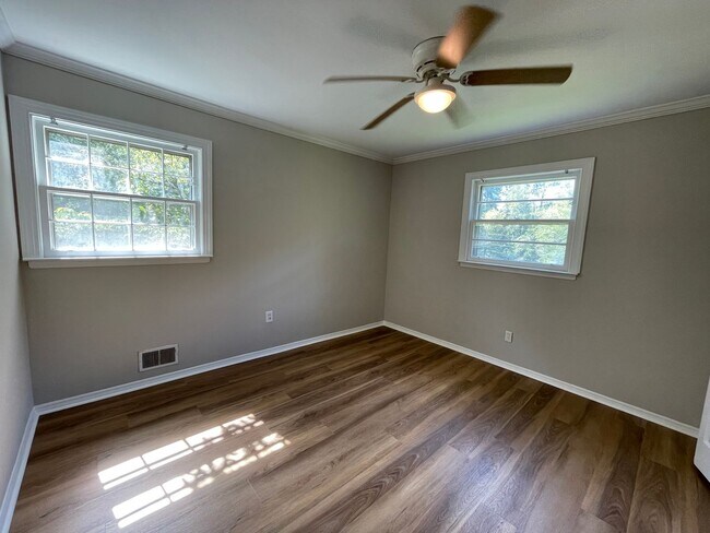 Building Photo - 260 Timberlane Dr