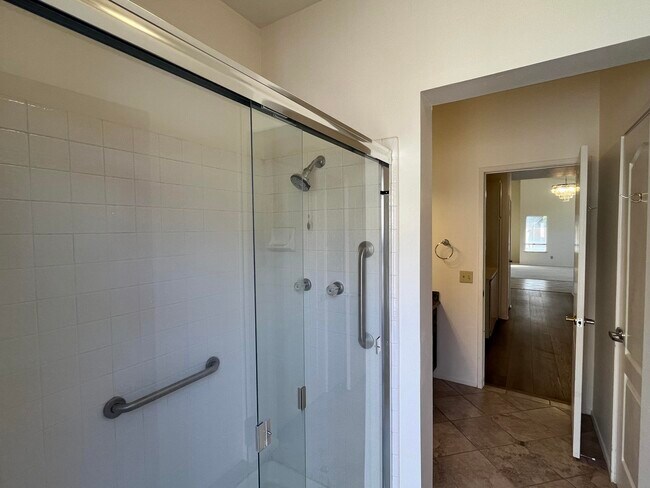 Building Photo - 40180 Eastwood Ln