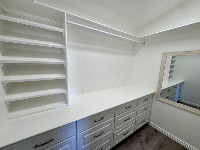 Building Photo - 11260 Jersey Way