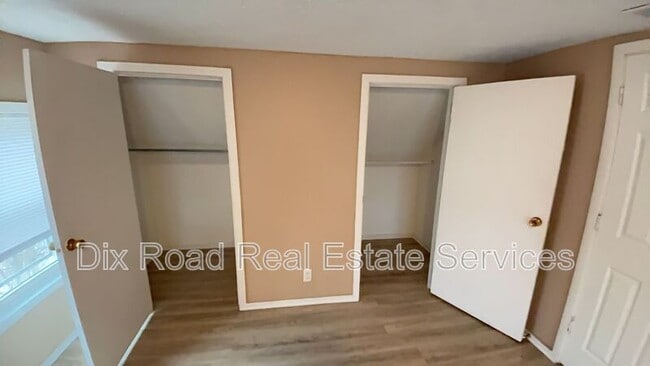 Building Photo - 830 St Clair Ave