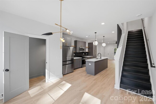 Building Photo - 1358 Briar Creek Rd
