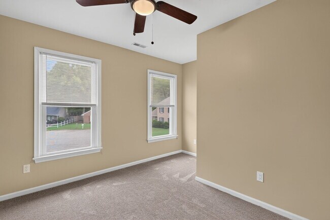 Building Photo - 898 Gunston Ct