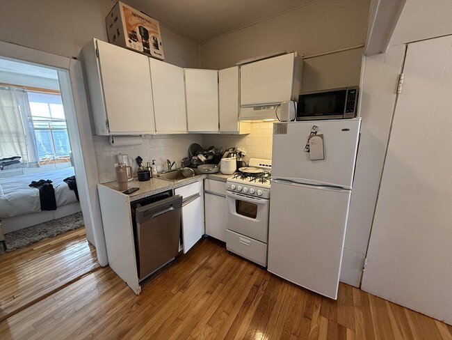 Building Photo - 43 Grove St